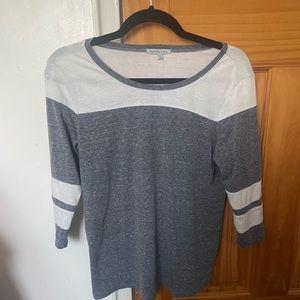 Charlotte Russo - gray and white quarter length shirt